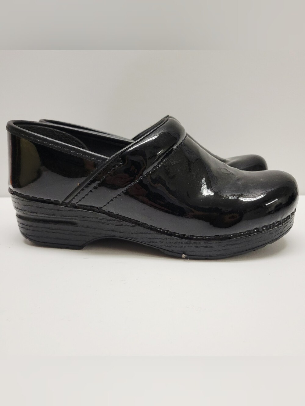 Dansko Women's Professional Black Patent Leather Clogs  Size 38  7.5-8